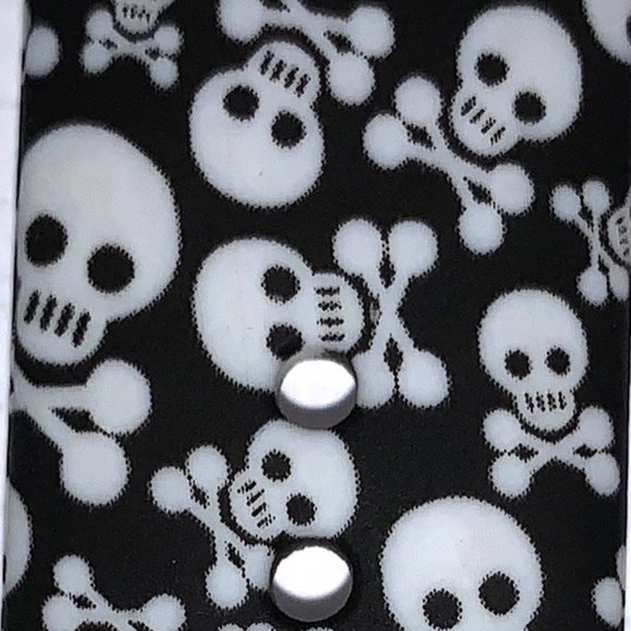 NEW SKULL PRINT 42/44/45 mm SILICONE APPLE WATCH STRAP - Picture 2 of 2